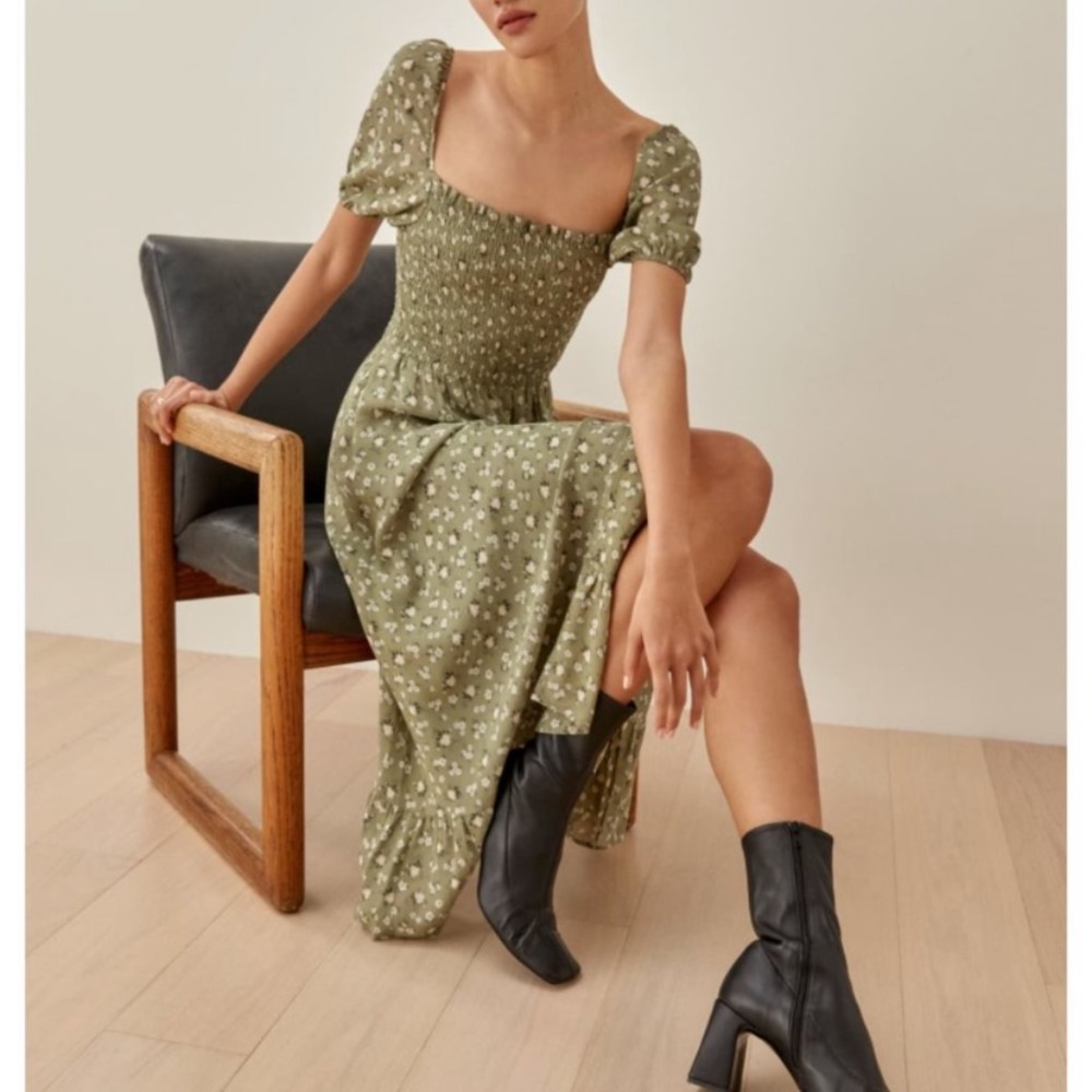 *** ISO looking to purchase a Reformation Meadow dress Sage green, size Medium.